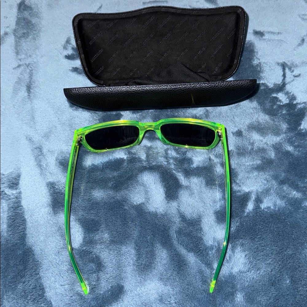 Balenciaga Volt Green Sunglasses - Picture 4 of 7